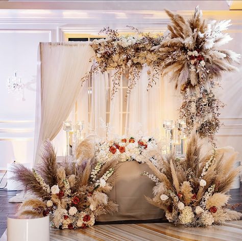 Boohoo Wedding Decoration, Bohemian Engagement Decor, Roka Ideas, Dekor Engagement, Boohoo Wedding, Frozen Birthday Decorations, Pampas Wedding, Bohemian Wedding Theme, Pampas Grass Wedding