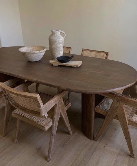 Japandi Dining Table Wood, Styling Dining Table, Organic Minimalist Home, Aesthetic Dining Table, Dining Table Aesthetic, Wabi Sabi Dining Table, Table Design Dining, Organic Dining Table, Wabi Sabi Dining Room