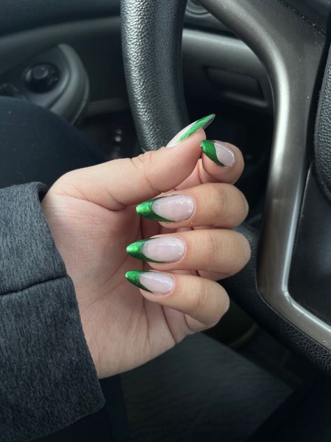 Shiny Green French Tip Nails, Matalic Nails Acrylic Green, Metallic Green French Tip Nails, Green Crome Nails Design, Chrome Green French Tip Nails, Metallic Nails French, Emerald Chrome Nails, Metallic French Nails, Green Chrome French Tip Nails