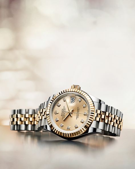 Oyster Perpetual Lady-Datejust. Prestige and elegance. #Rolex #LadyDatejust #101031 Women's Luxury Watches, Rolex Dayjust Woman, Woman’s Rolex Watch, Womens Rolex Watches Datejust, Rolex Oyster Perpetual Datejust Women, Women’s Rolex Watches, Rolex Datejust 31 Women, Womens Rolex Watches, Women Rolex Watches