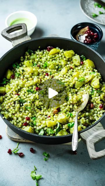 Binjal Pandya | Food Photographer and Videographer on Instagram: "Hariyali Sabudana Khichdi, made with the prepared green chutney masala, soaked tapioca pearls, potatoes, herb, and spices. This is the refreshing and colorful take on a classic Sabudana Khichdi. It tastes amazing and look very appetizing. A little change from the regular sabudana khichdi. A staple fasting food in north India, especially in Gujarat, Maharashtra and Madhya Pradesh. My whole family is a big fan of sabudana khichdi, we love feasting on during Indian fast, and it is must on menu list. Even on ordinary days it is a great option for breakfast or brunch, you just need to plan it ahead for the soaking time. Once it’s soaked enough, it is very easy to prepare and can be prepared under 30 mins to prepare. . Recipe on t Saboodana Khichdi, Sabudana Khichdi Recipes, Khichdi Recipe Indian, Maharashtra Food, Veg Fried Rice Recipe, North Indian Food, Sabudana Recipes, Fasting Food, Menu List