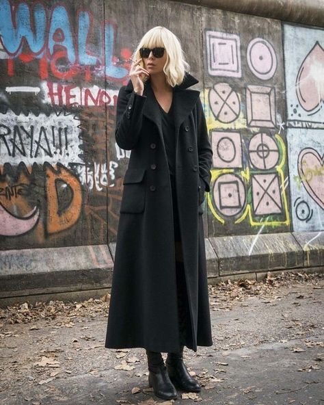 Atomic Blonde Outfits, Atomic Blonde Charlize Theron, Charliez Theron, Dior Boots, Atomic Blonde, Hallowen Costume, Stuart Weitzman Boots, Nicole Richie, Rosie Huntington Whiteley