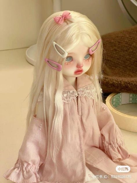 Porcelain Doll Aesthetic, Bjd Cute, Emo Shag, Bob Black Women, Fluffy Bob, 2024 Hair Trends For Women, 2024 Hair Trends, Bob Black, Softball Hairstyles