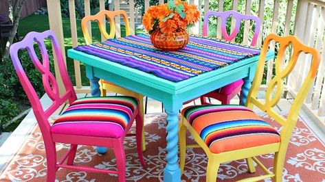 Thrift Store Furniture Makeover, Thrifted Home Decor, Store Furniture, Thrift Store Furniture, Mexican Home Decor, Mexican Home, Thrift Store Crafts, Mexican Decor, Funky Furniture