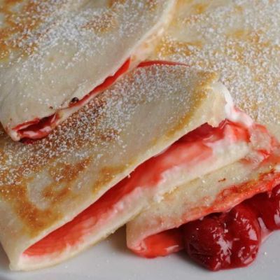 Fruit Filled Dessert Quesadillas - Recipe Detail - BakeSpace.com Cream Crepes, Butter Cake Cookies, Homemade Crepes, Macerated Strawberries, Strawberry Crepes, Cafe Delites, Strawberry Cream Cheese, Quesadilla Recipes, Strawberry Sauce