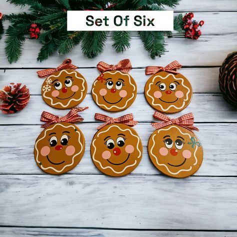 Gingerbread Tree Ornaments Diy, Diy Christmas Ornaments Gingerbread, Gingerbread Diy Ornaments, Homemade Gingerbread Man Ornaments, Gingerbread Wood Slice Ornament, Gingerbread Men Ornaments, Gingerbread Christmas Ornaments, Christmas Decor Gingerbread, Gingerbread Man Crafts