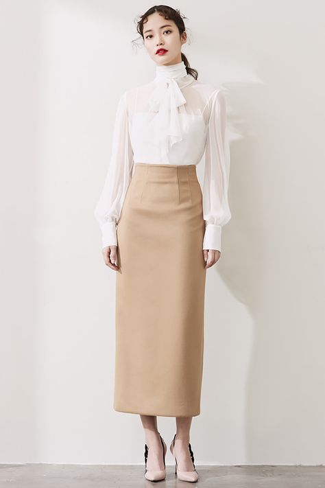 Professional Long Skirts Work Outfits, Long Straight Skirt Outfits Classy, Moms Outfit, Long Skirt Formal, Suit Outfit, Muslim Women Fashion, China Style, Work Skirts, Stylish Work Outfits