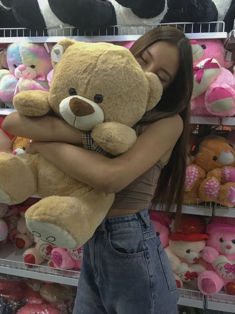 Pose With Teddy Bear, Hugging Teddy Bear Pose Reference, Poses With Teddy Bear, Unique Plushies, Cafe Pose, Girl Pp, Teddy Collections, Beautiful Profile Pictures, Teddy Bear Girl