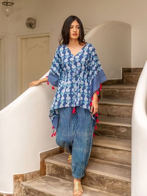 Kaftan Top, Kaftan Designs, Kurti Patterns, Designer Kurti Patterns, Long Kurti Designs, Cotton Kurti Designs, Cotton Kaftan, Trendy Dress Outfits, Kurta Designs Women