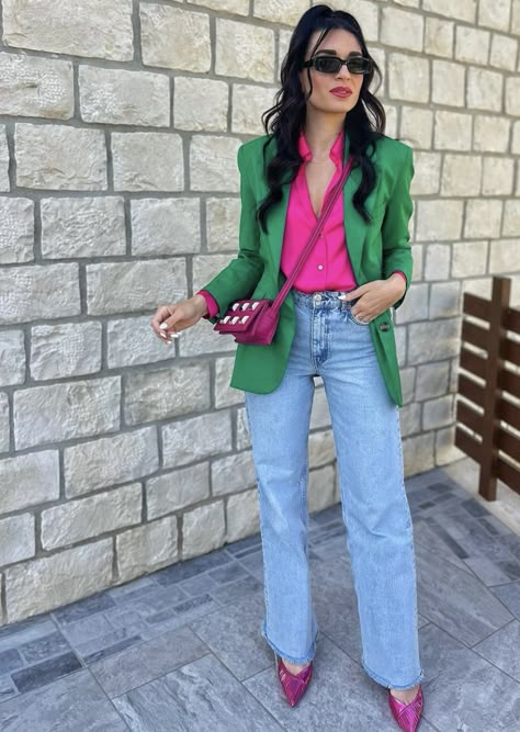 Green Blazer Outfits For Women Fall, Forest Green Blazer Outfit, Outfits Saco Verde, Kelly Green Blazer Outfit, Saco Verde Mujer Outfit Casual, Fushia Top Outfit, Outfit Saco Verde, Blazer Verde Outfit, Outfits Con Blazer Verde