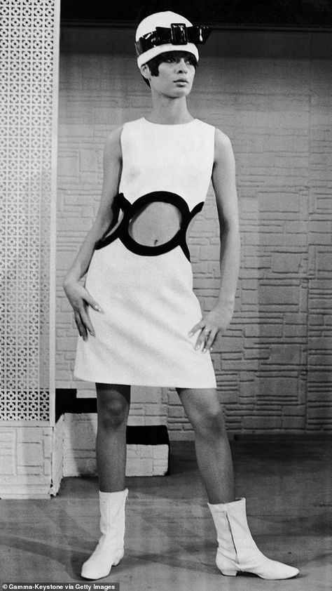 Space Age Fashion, Futurism Fashion, Fashion 60s, 1960s Dresses, 1960 Fashion, Fashion 1970s, Space Fashion, Mod Girl, Mod 60s