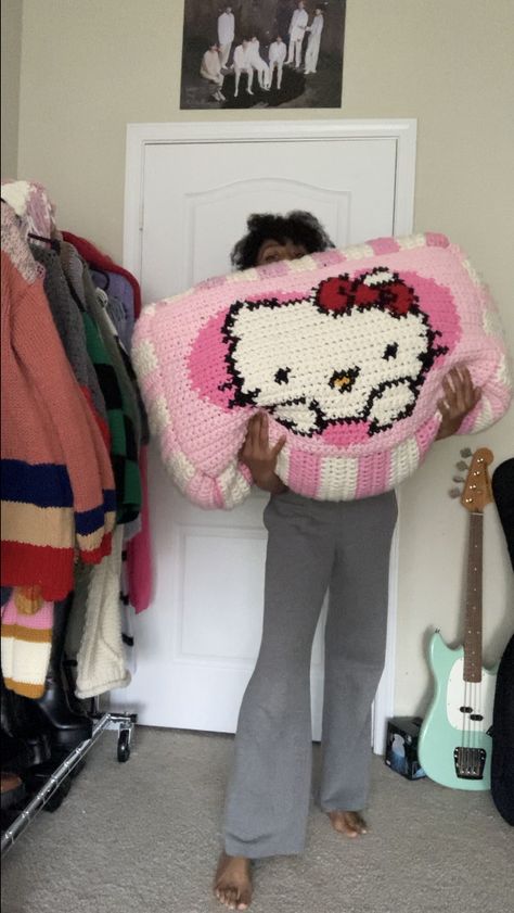 Hello Kitty Love Letter, Crochet Floor Pillow, Kitty Crafts, Pink Floor, Hello Kitty Crochet, Miniature Crochet, Hello Kitty Crafts, Crochet Pink, Crochet Cute