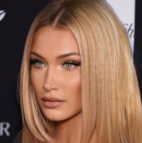 Bella Hadid Makeup, Honey Blonde Hair, Honey Blonde, Aesthetic Makeup, Beautiful Makeup, Bella Hadid, Blonde Highlights, Beauty Inspiration, Beauty Make Up