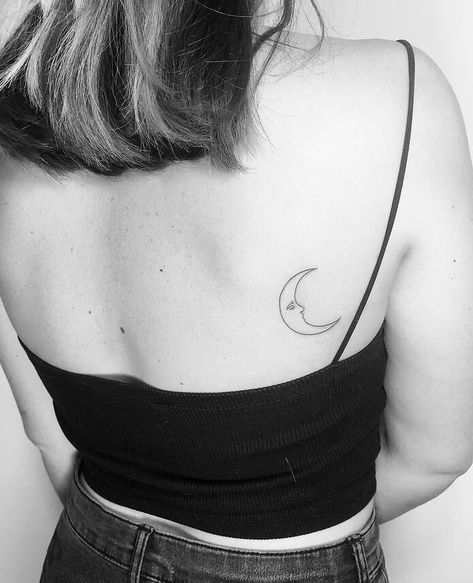 39 Creative Minimalist Aesthetic Tattoo Ideas - Ideasdonuts Back Tattoo Women Placement, Back Minimalist Tattoo Women, Small Tattoo Placement Ideas Hidden, Minimalist Aesthetic Tattoo, Back Tattoo Placement Ideas, Hidden Tattoo Placement For Women, Small Tattoo Back, Cute Tattoo Placement, Tattoo Placement Ideas For Women