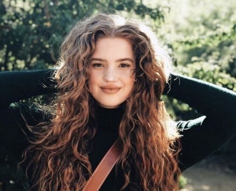 bree kish [°♡°] 𝑝𝑖𝑛𝑡𝑒𝑟𝑒𝑠𝑡: 𝑦𝑢𝑛𝑎𝑙𝑒𝑒𝑠 Bree Kish, New Superheroes, Hole In The Sky, Lily Evans, Our Lady, Face Claims, Pretty Hairstyles, Dyed Hair, Everyday Look