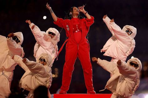 Rihanna Superbowl Costume, Rihanna Halftime Show 2023, Rhianna Super Bowl 2023, Rihanna Aesthetic Superbowl, Rihanna Halftime Show, Rihanna Superbowl 2023 Performance, Forever Movie, Rihanna Backup Dancers Superbowl, Super Bowl Halftime