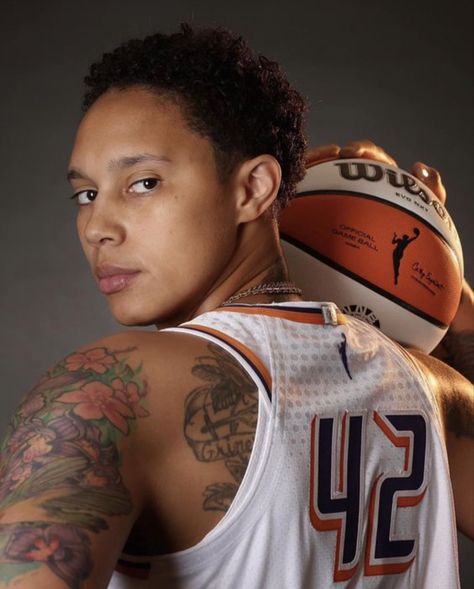 Brittany Griner, Nike Photoshoot, Phoenix Mercury, Brittney Griner, Basketball Wives, Basketball Shooting, Basketball Quotes, Girlfriend Goals, Celebrity Drawings