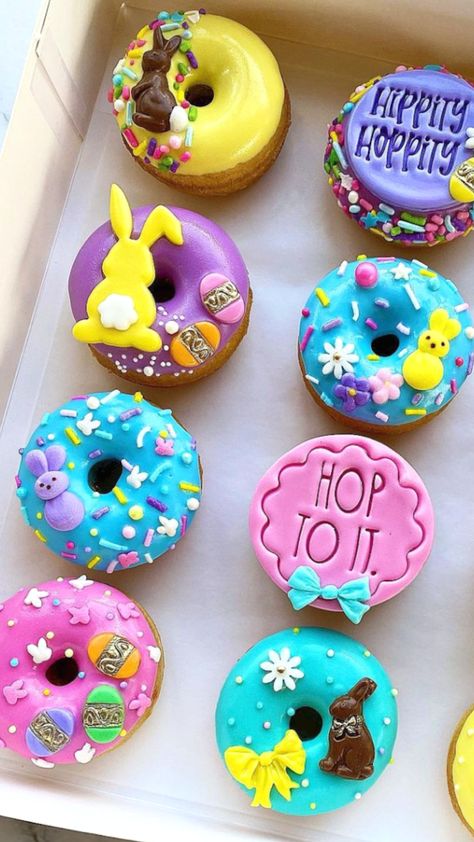 Cake Donuts Decoration, Easter Donuts Ideas, Easter Donuts Decoration, Bunny Donut Ideas, Easter Mini Donuts Ideas, Bunny Doughnut, Pastel Doughnut, Spring Donut Ideas, Mini Donuts Ideas