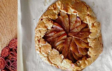 A Rustic Pear Galette That's Super Easy to Make! - Paris Perfect Asian Pear Recipes, Faerie Witch, Amazing Deserts, Pear Galette, Asian Pears, Bakers Delight, Witch Kitchen, French Tart, Pear Dessert