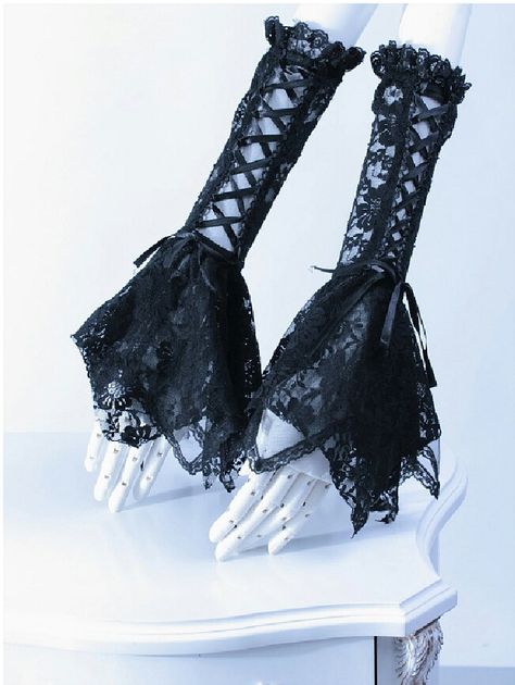 ☺ Goth Gloves, Gothic Gloves, Mode Steampunk, Goth Outfit, Steampunk Women, Jewelry Gothic, Queen Black, Old Fashion Dresses, Gothic Clothes