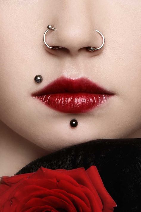 Chin Piercing Women, Face Piercings Women, Chin Piercing, Different Types Of Piercings, Dimple Piercing, Eyebrow Piercing Jewelry, Cheek Piercings, Piercings Ideas, Piercing Chart