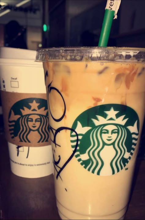 #starbucks #foodanddrinks#drinks#food#tumblrdrinks #tumblr ⇝≫✿PINTEREST: @glamitalex ✨ INSTAGRAM: @glamitalex ✨✿≪⇜ Starbucks Snapchat, Resep Starbuck, Starbucks Coffee Drinks, Coffee Label, Coffee Facts, Starbucks Drinks Recipes, Starbucks Recipes, Warning Labels, Coffee Is Life