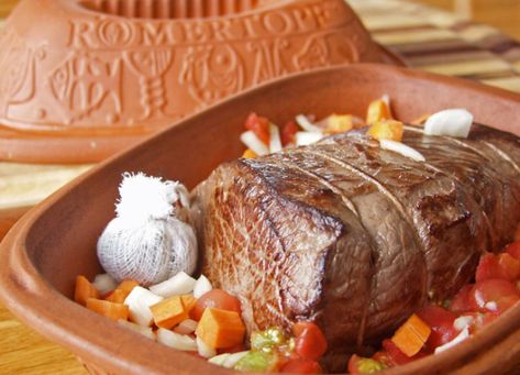 Römertopf Beef Pot Roast Clay Pot Cooking Recipes, Moroccan Tagine Recipes, Roaster Recipes, Cooking Pork Tenderloin, German Cooking, Tagine Recipes, Cooking A Roast, Soup With Ground Beef, Beef Pot Roast