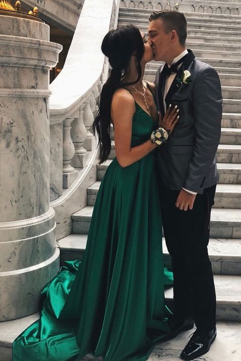 Green Long Prom Dress, Dark Green Prom Dress, Emerald Green Prom, Dark Green Prom Dresses, Emerald Green Prom Dress, Simple Prom Dress Long, Prom Couples, Prom Dresses Simple, Green Prom