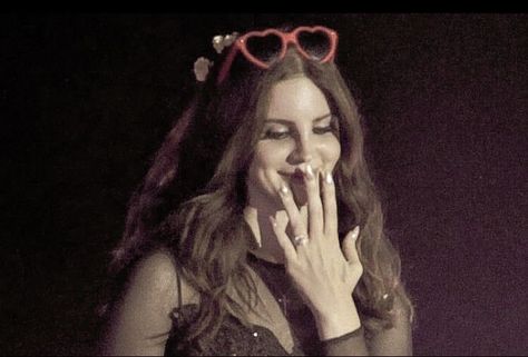 Divas Pop, Lana Del Rey Love, Lana Del Rey Vinyl, Lana Rey, Elizabeth Grant, Shaped Sunglasses, Brooklyn Baby, Heart Shaped Sunglasses, Lana Del Ray