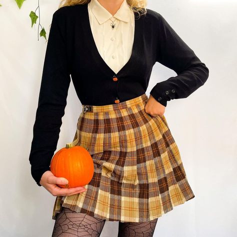 Pumpkin Cardigan, Most Creative Halloween Costumes, Dark Academia Outfits, Pumpkin Outfit, Pretty Halloween Costumes, Academia Outfits, Staple Wardrobe Pieces, Cute Halloween Costumes, Halloween Fashion