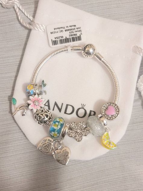 Cute Pandora Bracelet, Pandora Charm Bracelet Aesthetic, Pandora Bracelet Aesthetic, Pandora Bracelet Charms Ideas, Girly Bracelets, Pandora Bracelet Designs, Pouch Making, Preppy Jewelry, Bracelet Pandora