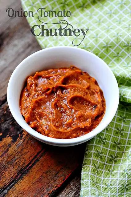 Onion Tomato Chutney Recipe (for Idli, Dosa) - Edible Garden Tomato Chutney For Idli, Onion Tomato Chutney Recipe, Veggie Dinner Ideas, Chutney For Dosa, Red Chutney, Dosa Chutney, Rava Idli, Indian Chutney Recipes, Indian Sauces