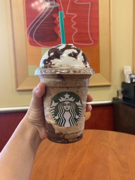 This Starbucks drink is the Java Chip Frappuccino! Mocha Cookie Crumble Frappuccino, Java Chip Frappuccino, Starbucks Calories, Java Chip, Starbucks Orders, Iced Beverages, How To Order Starbucks, Calorie Calculator, Starbucks Frappuccino