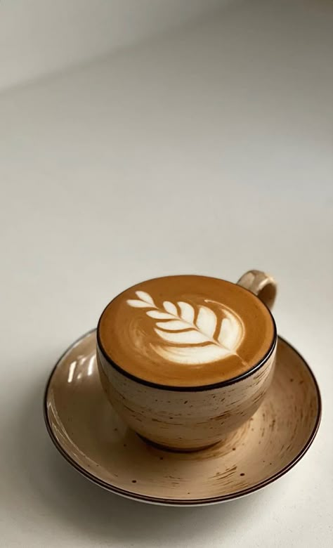 Coffee Latte Art, Coffee Matcha, Coffee Obsession, Coffee Pictures, Kue Ulang Tahun, Coffee Photography, Coffee Coffee Coffee, Coffee Aesthetic, Aesthetic Coffee