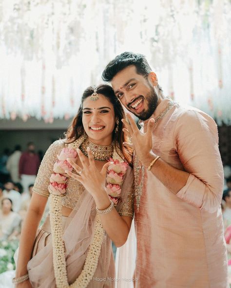 Engagement Couples Outfit Indian, Roka Outfit Indian Couple, Couple Poses For Saree, Engagement Photo Ideas Indian, Indian Engagement Photos Ideas, Engagement Aesthetic Indian, Roka Poses For Couples, Couple Engagement Pictures Indian, Engagement Aesthetic Photos