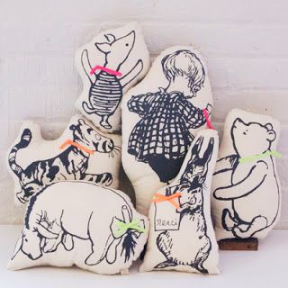 Hiving Out: Atsuyo et Akiko + Winnie the Pooh Printed Pillows, Winnie The Pooh Nursery, Classic Pooh, Pooh Bear, All I Want For Christmas, Kids' Room, Softies, Printed Pillow, Little People