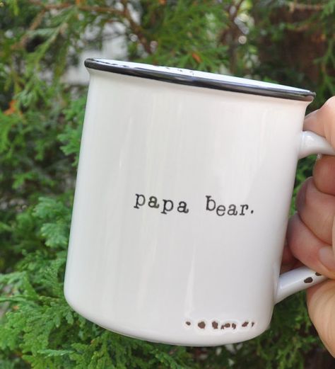 Father's Day gifts for new dads: Papa Bear Mug at Lace and Twig Diy Gifts Boyfriend, Last Minute Fathers Day Gifts, Beer Cozies, New Dad Survival Kit, New Dad Gifts, Bear Cup, Boyfriend Gift Basket, Bear Mug, Father Gifts