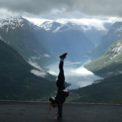 A week of handstands, hikes and half elbow levers 🇳🇴🤸 #calisthenics #calisthenicsgirls #calisthenicsworldwide #norway #travel #calisthenicsmovement Calisthenics Women Aesthetic, Calisthenics Aesthetics Women, Women Calisthenics, Aesthetic Calisthenics, Handstand Aesthetic, Calisthenics Aesthetics, Women’s Calisthenics, Calisthenics Women, Hike Aesthetic