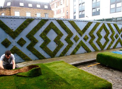 moss graffiti grows on walls by anna garforth - designboom | architecture & design magazine Moss Graffiti, Siding Ideas, Vertical Gardens, Moss Art, Moss Wall, Outdoor Wall Decor, Green Roof, Outdoor Ideas, Green Wall