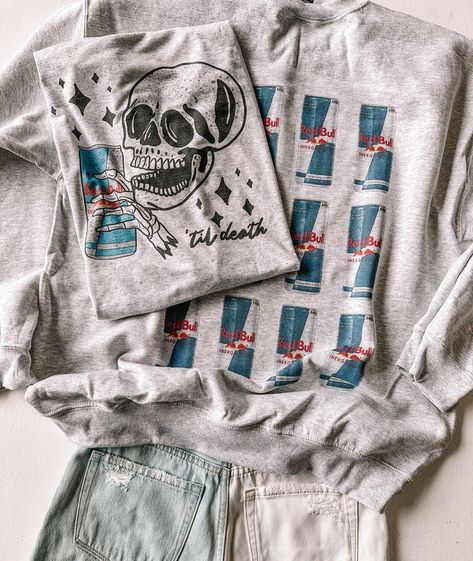 me 🤝🏻 redbull Sweatshirt Sublimation Ideas, Western Graphic Sweatshirt, Western Must Haves, Christmas List Western, Christmas Country Outfits, Western Shirt Design, Cowgirl Casual Outfits, Country Shirt Ideas, Western Shirt Ideas