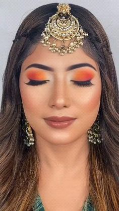 Haldi Eyeshadow Makeup, Eyeshadow Looks For Haldi, Haldi Mekup Bride, Haldi Makeup And Hairstyle, Haldi Mehndi Look Makeup, Haldi Bridal Makeup Look, Mehandi Eye Makeup Look, Haldi Mehendi Eye Makeup, Mehandi Looks For Bride