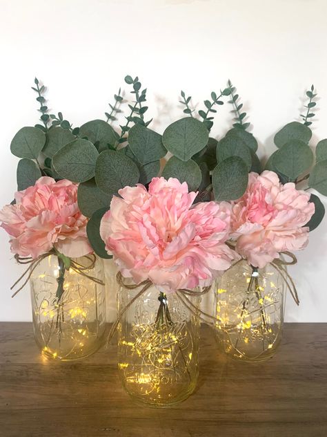 Pink Baby Shower Centerpieces, Butterfly Baby Shower Cake, Wedding Centerpieces Mason Jars, Girl Baby Shower Centerpieces, Pink Mason Jars, Pink Centerpieces, Garden Baby Showers, Baby Shower Deco, Bridal Shower Tables