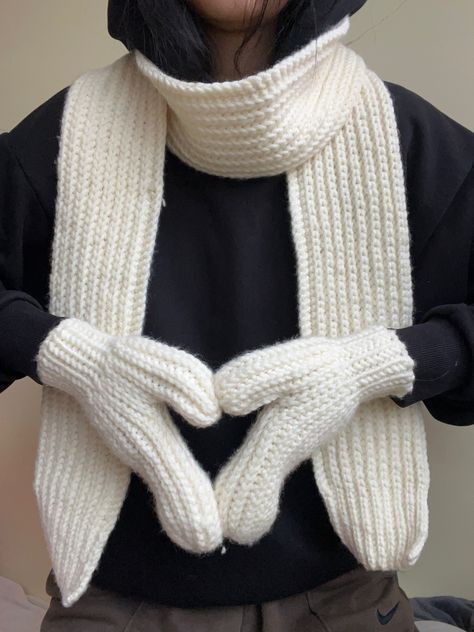 Crochet White Scarf, Chunky White Scarf, Aesthetic Crochet Scarf, White Crochet Scarf, Scarf Outfit, White Scarf, Crochet Inspo, White Scarves, Simple White