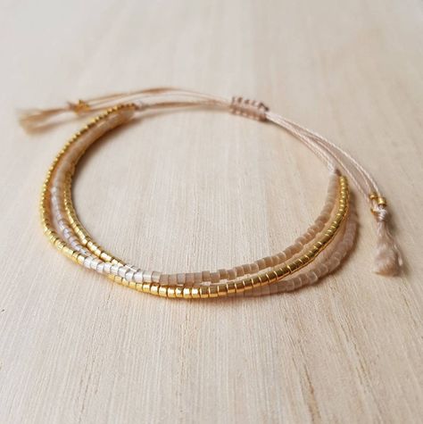 Modern Beaded Bracelets, Minimalist Beaded Bracelet, Dainty Handmade Jewelry, Macrame Beaded Bracelet, Dainty Beaded Bracelets, Glass Beaded Bracelets Ideas, Miyuki Bracelet Pattern, Handmade Accessories Ideas, Beige Bracelet