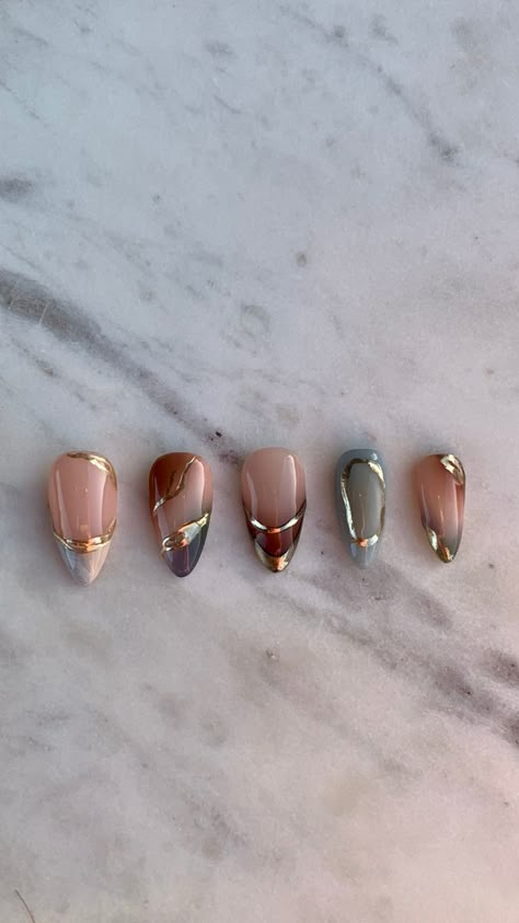 2024 Minimalist Nails, Celestial Almond Nails, Simple Aura Nails, Aura Nails Brown, Chrome Nails Art, Nails Dainty, Mystical Nails, Nail Inspo Chrome, Nails Jewellery