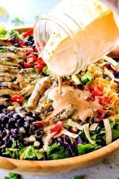 Cilantro Lime Chicken Taco Salad #ChickenSalad #Southwest #Recipe #Cooking #Tiesdotcom Cilantro Lime Chicken Taco Salad, Cilantro Lime Chicken Tacos, Catalina Dressing, Taco Salat, Mexikansk Mat, Lime Chicken Tacos, Salad Kale, Chicken Taco Salad, Carlsbad Cravings