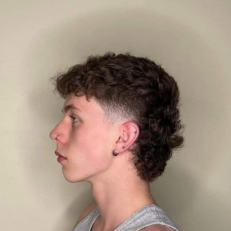 Mullet Aesthetic, Mullet Hairstyle Men, Mens Haircuts Thick Hair, Curly Mohawk Hairstyles, Haircut Mens, Taper Fade Short Hair, Hair Stages, Short Punk Hair, Mohawk Hairstyles Men