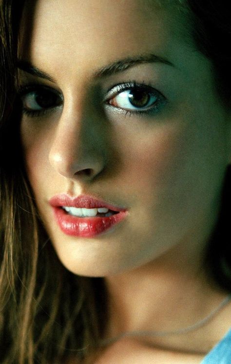 Anne Hathaway Anne Hathaway, Hollywood, Nose Ring, Actresses, Celebrities, Makeup, Beauty, Make Up