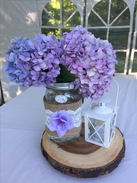 Small Lantern Centerpieces, Mason Jar Center Piece, Navy Wedding Centerpieces, Fresh Hydrangeas, Mason Jar Center, Black Centerpieces, Fall Pumpkin Centerpieces, Lantern Centerpiece Wedding, Diy Mason Jar