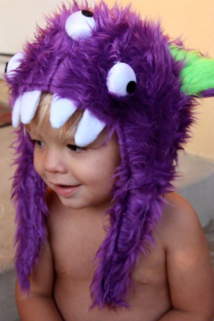 Cute monster dress up idea Monster Hats For Kids, Monster Hat Diy, Cute Monster Costume, Monster Fancy Dress, Thrifted Halloween, Halloween Diy Costumes, Monster Aesthetic, Monster Costume, Diy Monsters